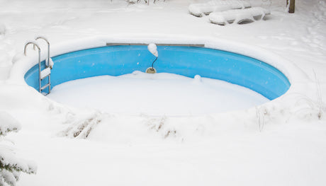 Schutz für die kalte Jahreszeit: So machen Sie Ihren Pool winterfest