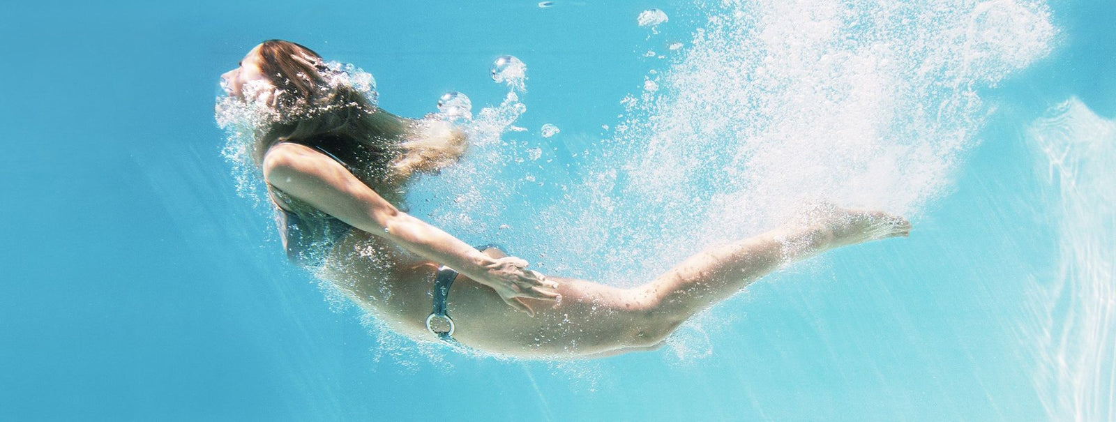 Kupfersulfat im Poolwasser: Wirkung, Anwendung und Unterschiede zum Kupfersulfat-Pentahydrat